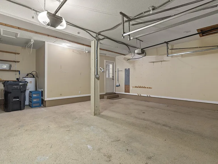 2541 Cross Winds Ln — Photo 43
