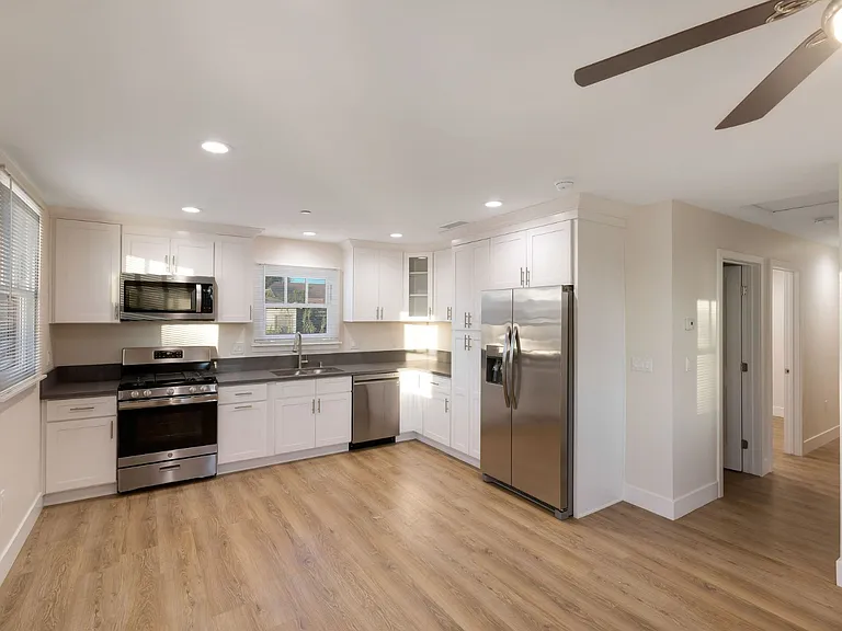 1731 S Burlington Ave #1/2 — Photo 6