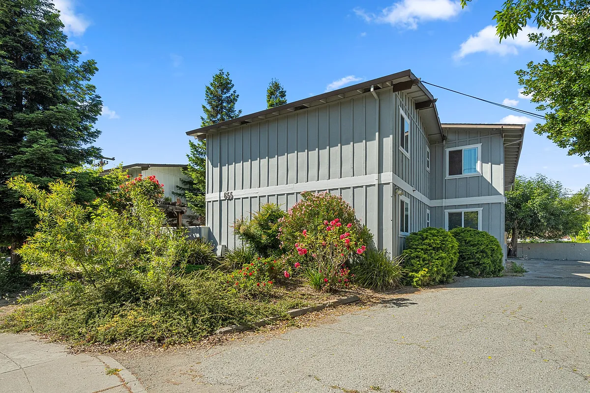 Building Photo - 655 Reseda Dr #2