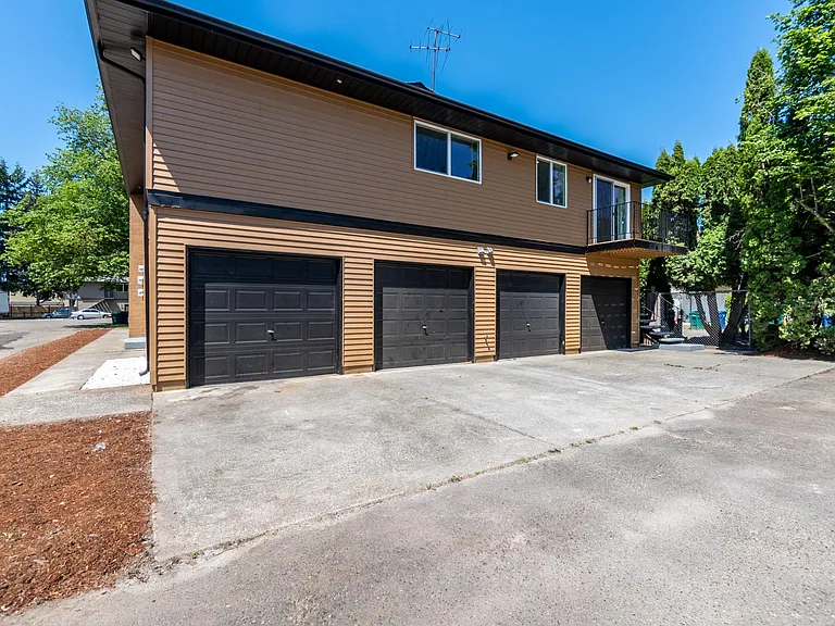 218 Ellingson Dr #C — Photo 24