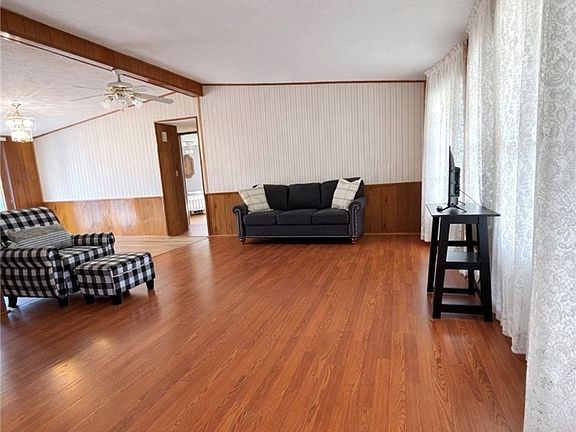 2nd image of 914 Orchard Street