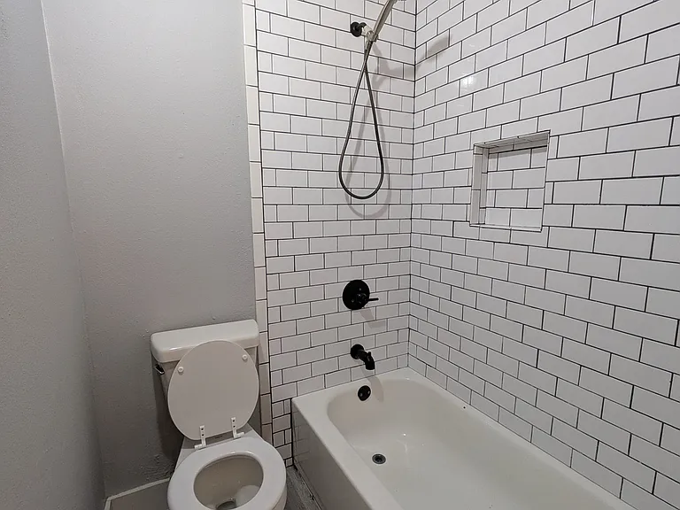 1309 W Hopkins St #A — Photo 15