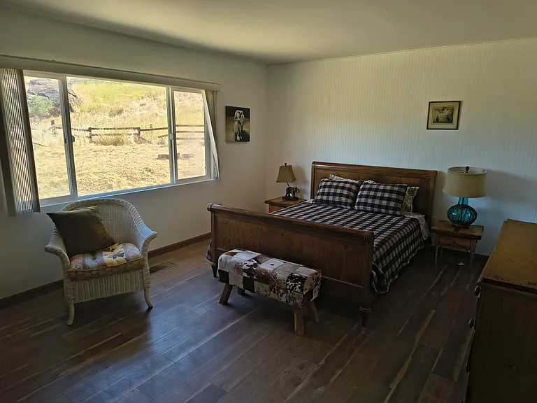 751 Riverside Dr — Photo 7