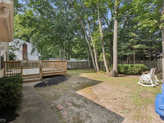 5th image of 12 Shadow Oak Ct