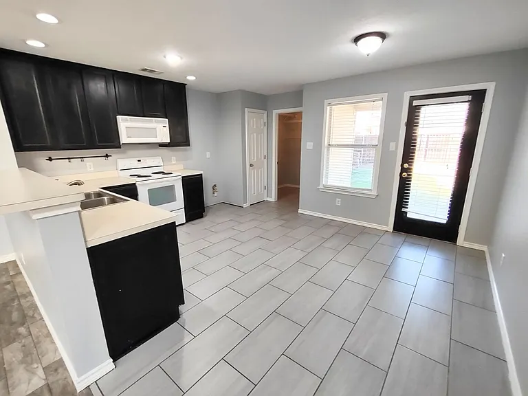 8929 Holliday Ln — Photo 17