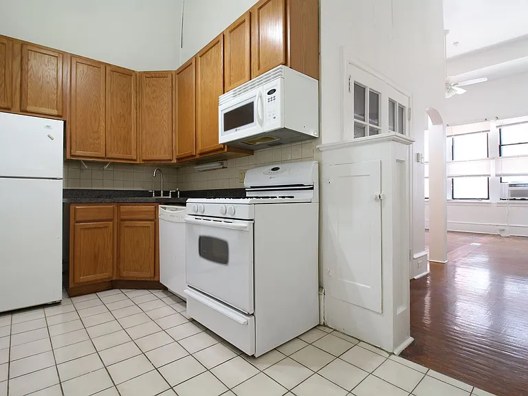 2122 Walnut St #1F — Photo 5