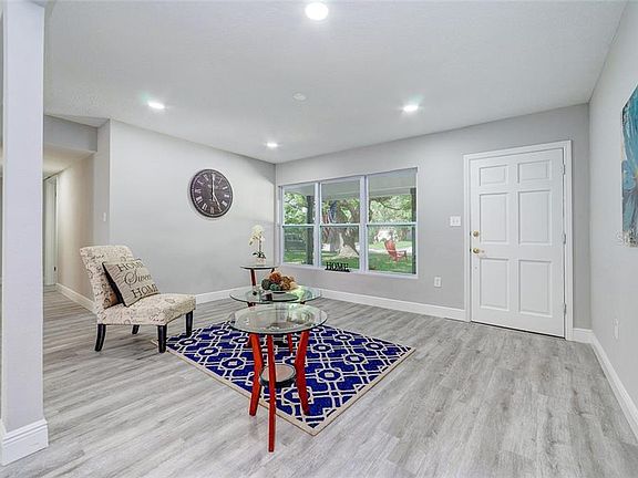 4th image of 235 Maplewood Dr