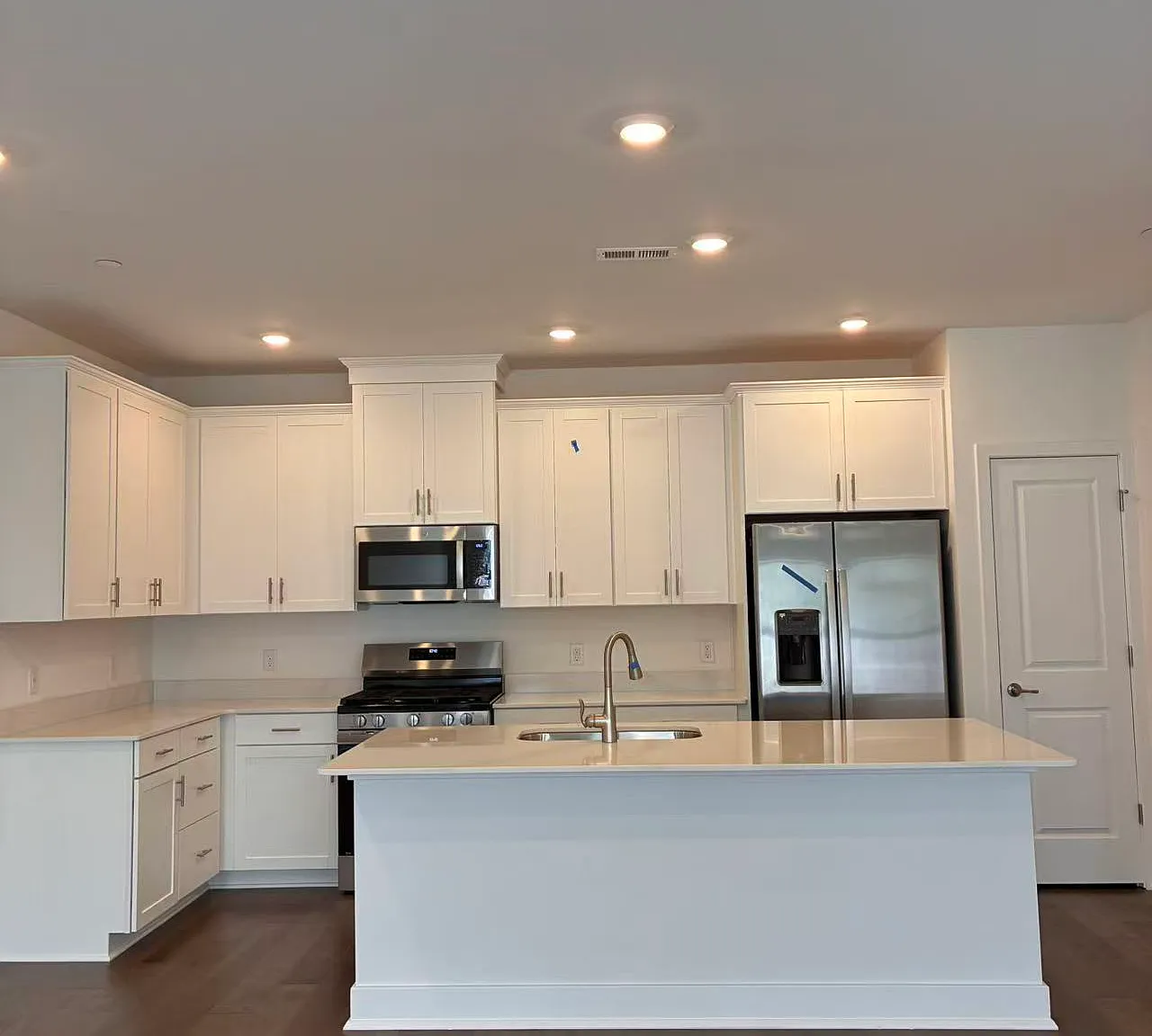 3 bed, 2129 sqft, $3,550 — Photo 2