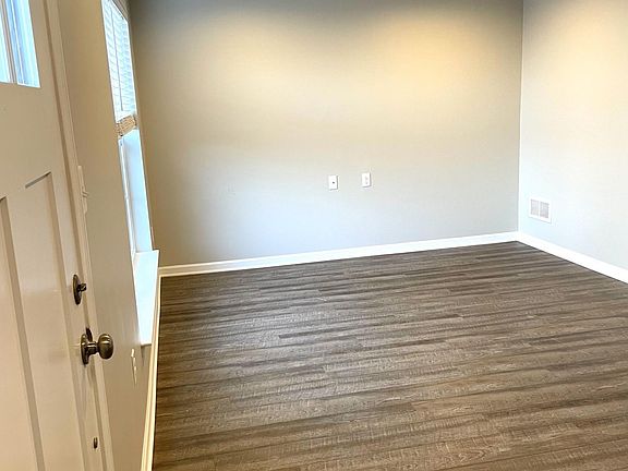 1st floor sitting area/Office