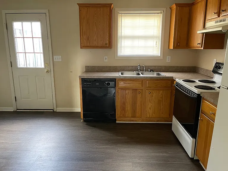 136 E Ashberry Dr — Photo 9