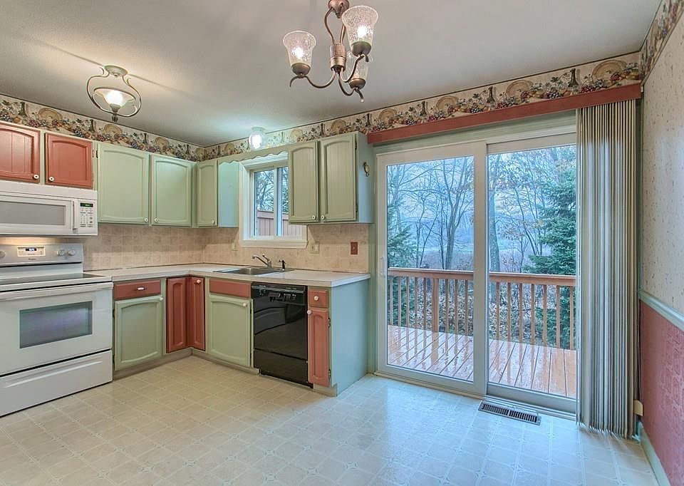 1st image of 8 Farrwood Dr
