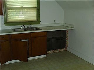 3rd image of 146 Chapman Dr