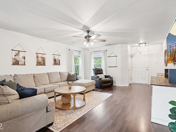 4th image of 590 Waterford Way