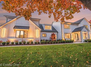 4489 S Willoway Estates Ct, Bloomfield Hills, MI 48302