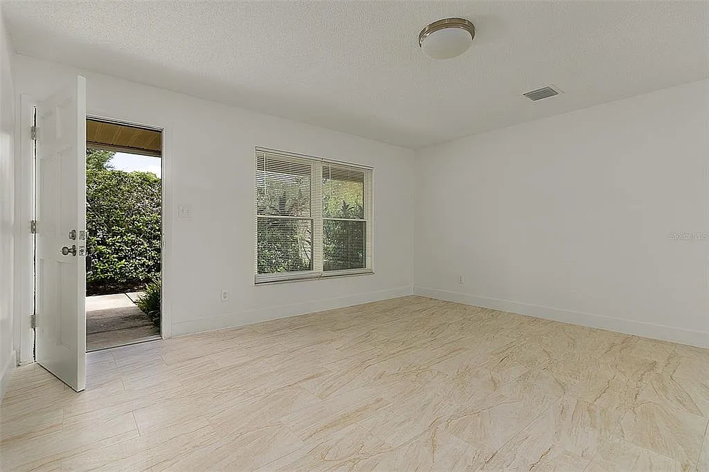 2 bed, 1.0 bath, 812 sqft, $1,525 — Photo 3