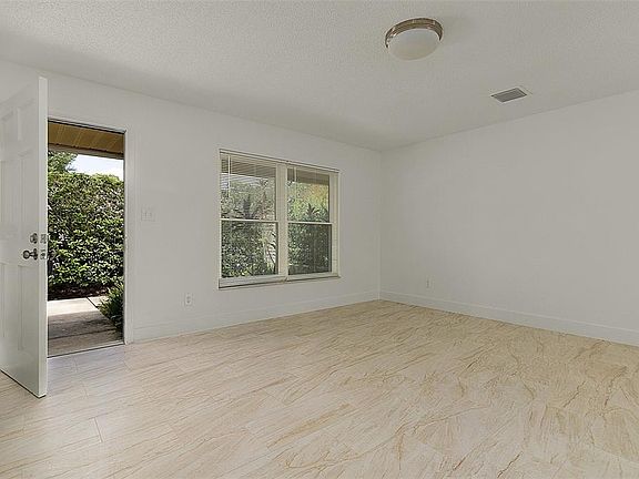 3rd image of 810 Oregon Ave