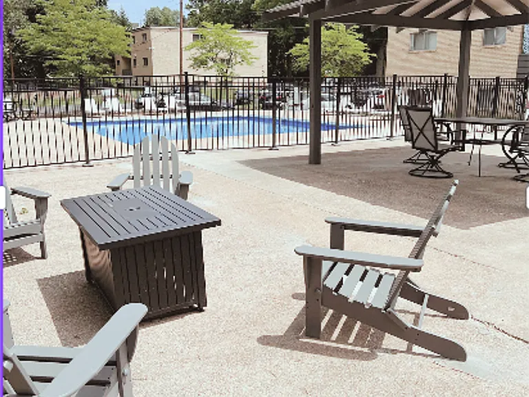 Seven Oaks Apartments — Photo 19