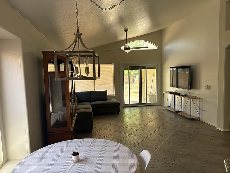 523 W Kelton Ln — Photo 8