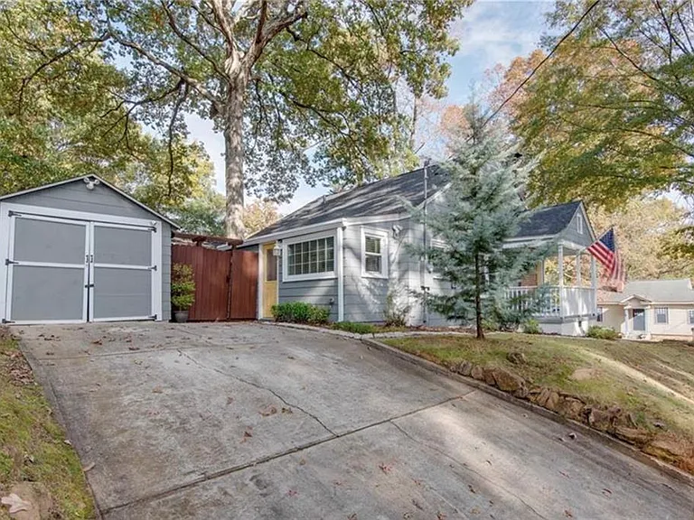 1426 Clermont Ave — Photo 29