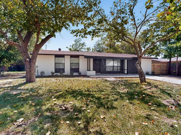 2412 Northshore Dr, Carrollton, TX 75006