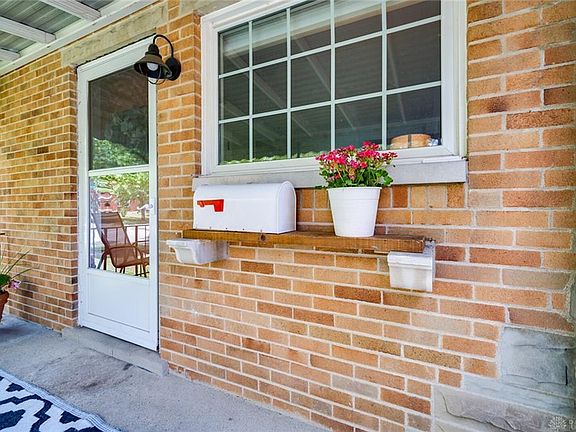 4th image of 1104 Warwick Pl