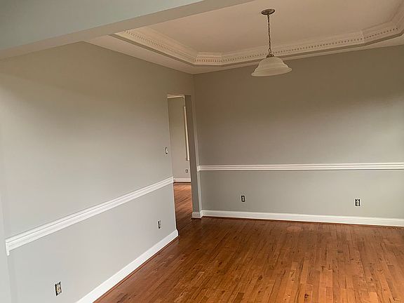 5th image of 1012 Park Place Dr