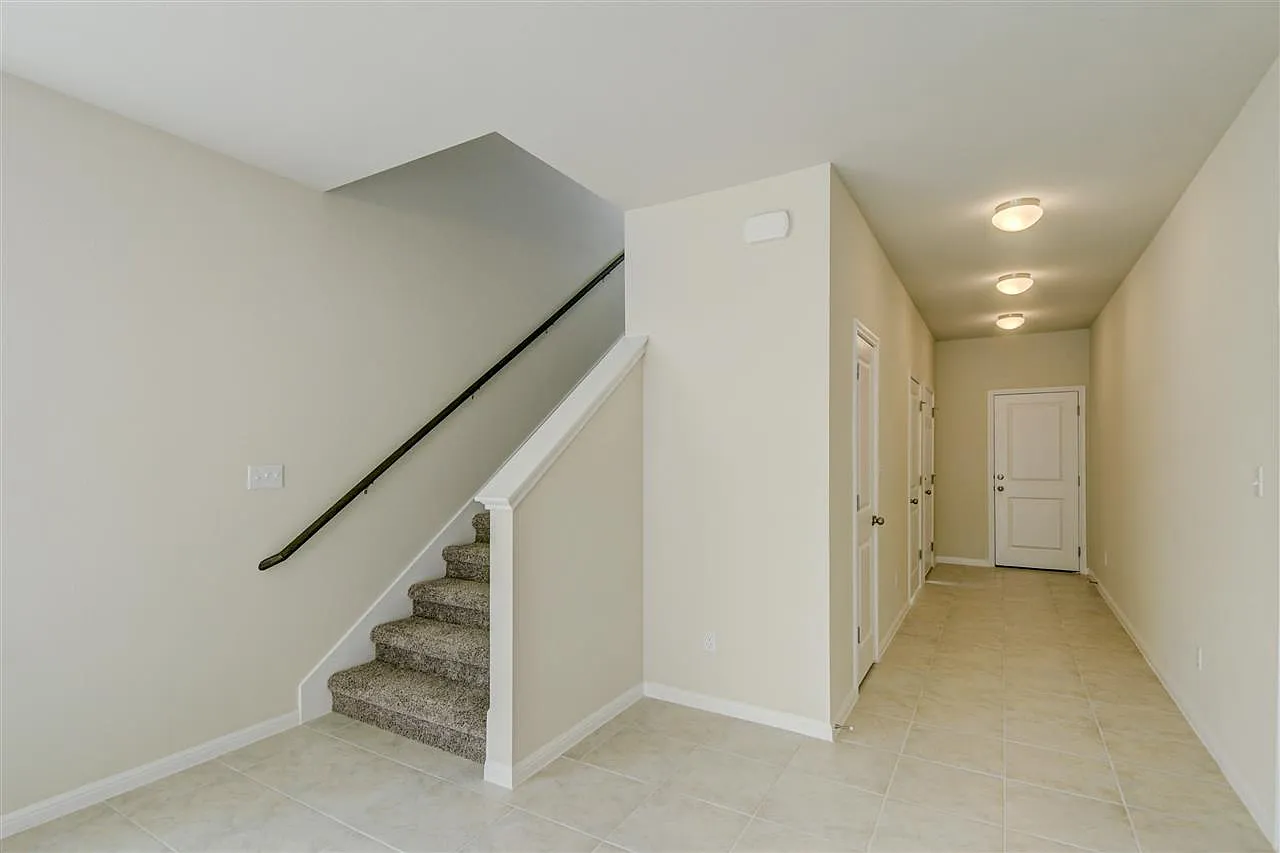 4 bed, 2.5 bath, 2275 sqft, $2,100 — Photo 3
