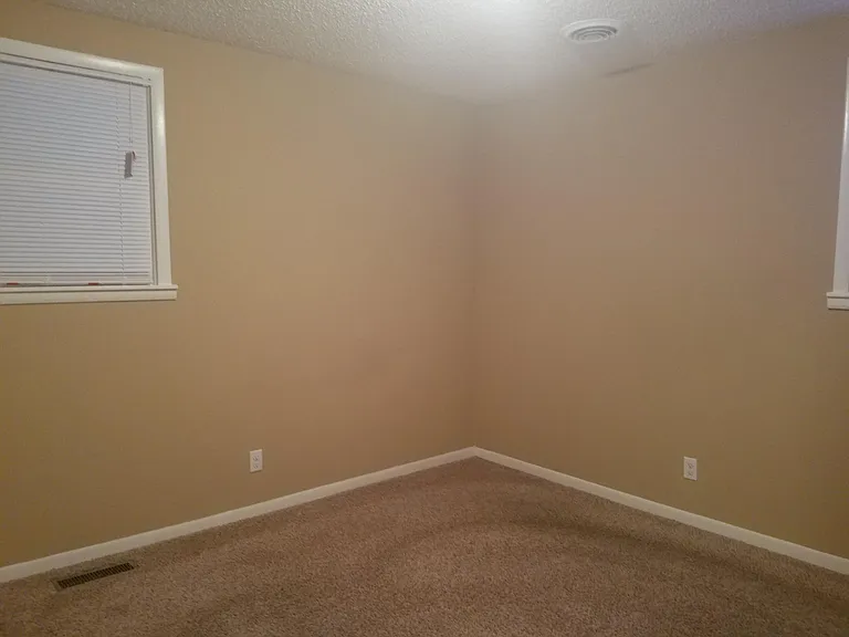 402 South Ct — Photo 8