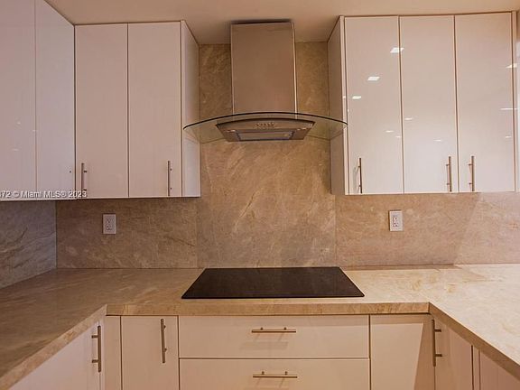 4th image of 1302 NE 191st St APT A114