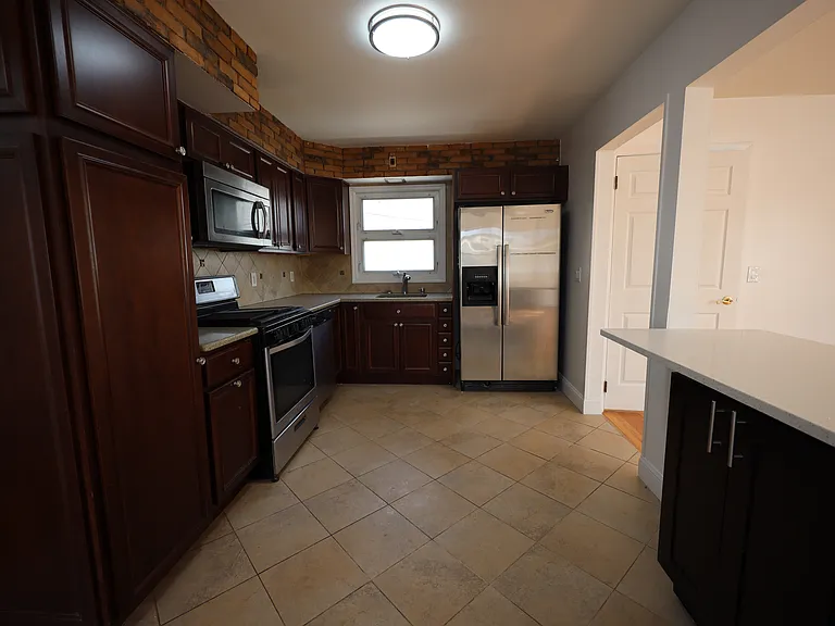 475 Beach Rd #2 — Photo 21