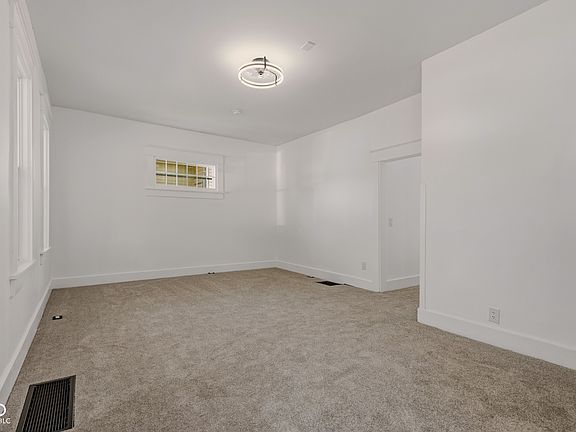 5th image of 1121 Lafayette Ave