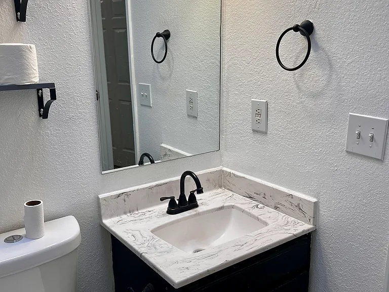 1860 Ash Dr SW — Photo 22