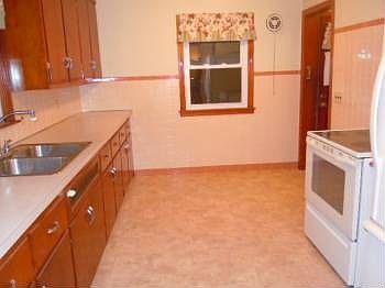 4th image of 121 Gardenwood Ln