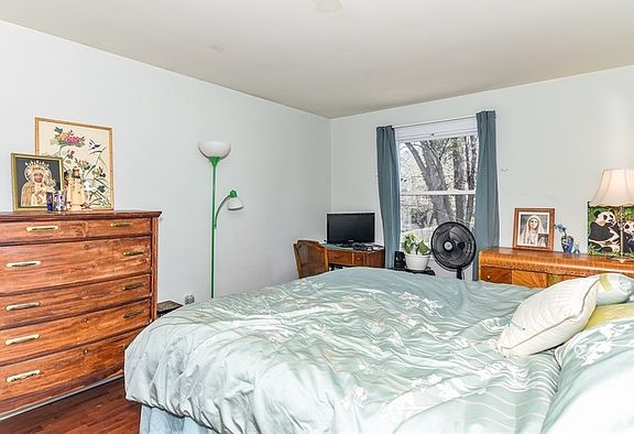 5th image of 819 Bradoc St