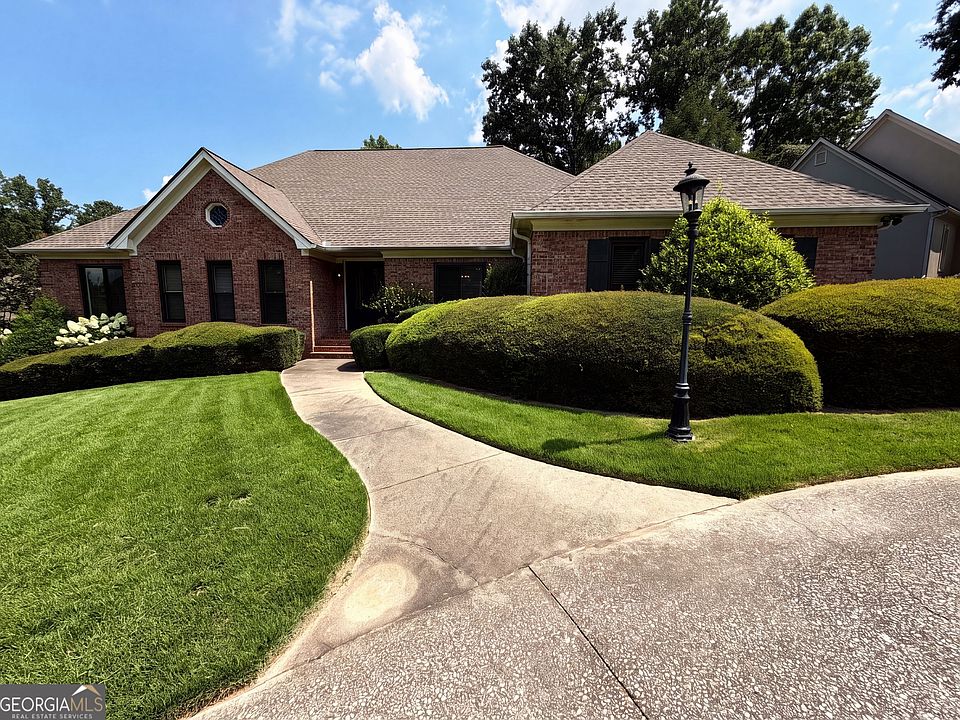 1st image of 135 N Clublands Ct