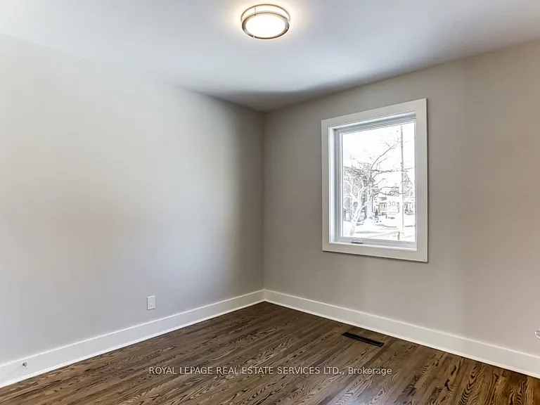 158 Finch Ave E #MAIN FLOOR — Photo 6