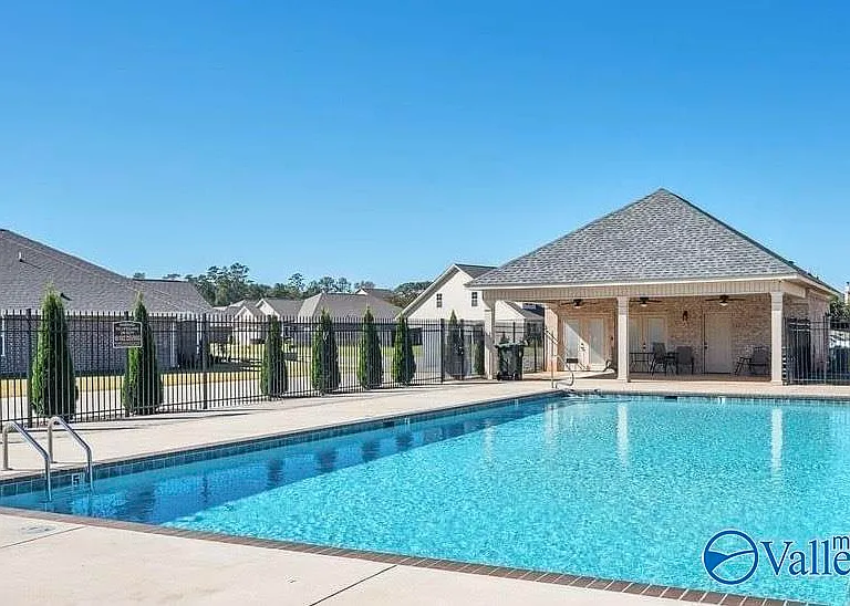 187 Abercorn Dr — Photo 33