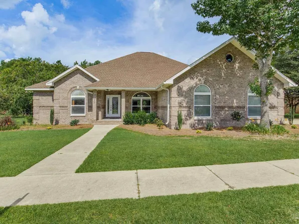 1799 Manitowoc Dr, Cantonment, FL 32533