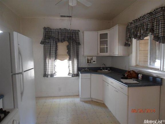 4th image of 543 East St