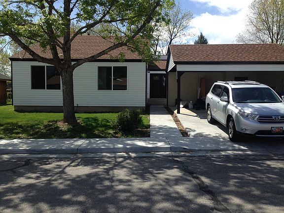 2nd image of 1900 Park Ln E