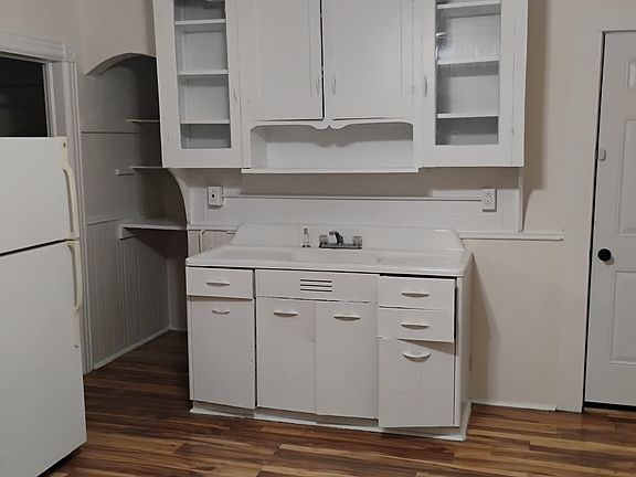 5th image of 305 Bacon St #3