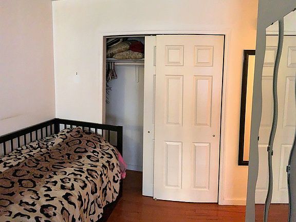 5th image of 2529 32nd St APT 1D