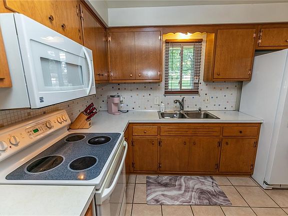 3rd image of 6242 Cabrini Ln