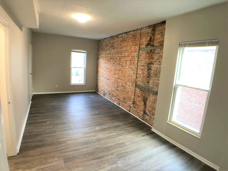 881 1/2 Oak St — Photo 14