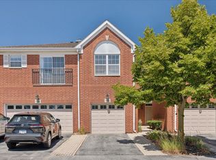 1116 Kensington Dr #21-A1, Northbrook, IL 60062