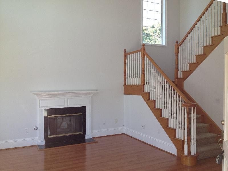 2nd image of 302 S Santa Anita Ave