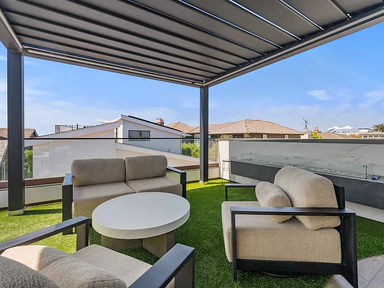 2037 E Ocean Blvd — Photo 45