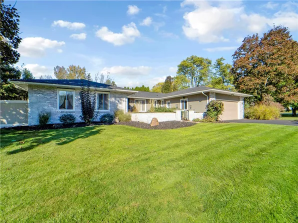 1 Old Acre Ln, Rochester, NY 14618