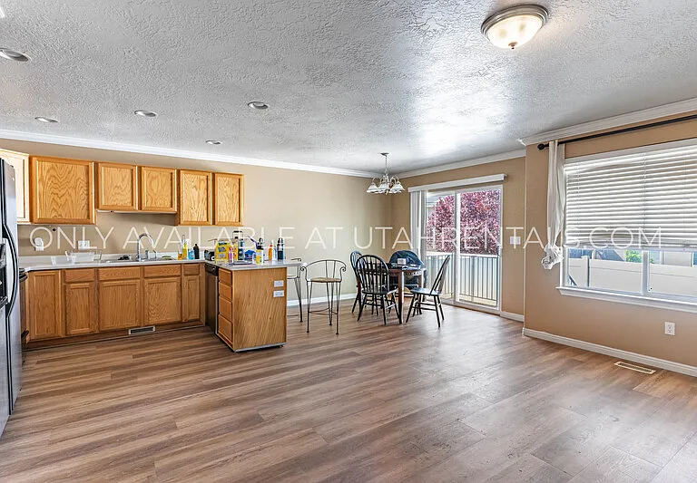 1156 S 1420 E — Photo 6