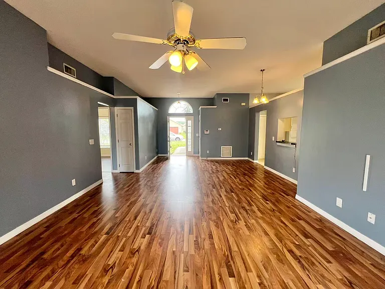 527 Valencia Place Cir — Photo 10